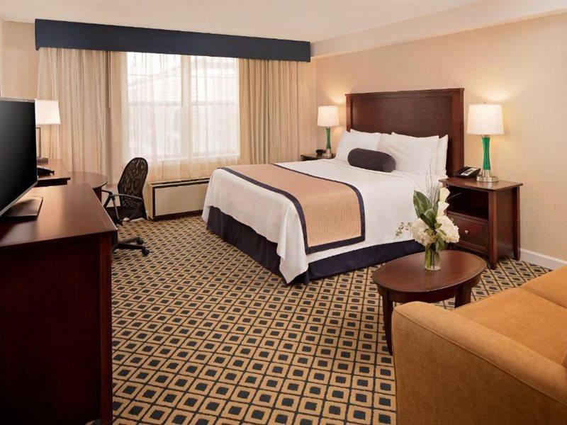 Westford Regency Inn & Conference Center Экстерьер фото