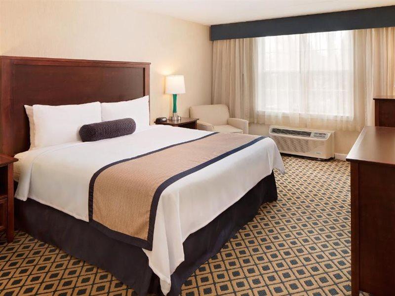 Westford Regency Inn & Conference Center Экстерьер фото