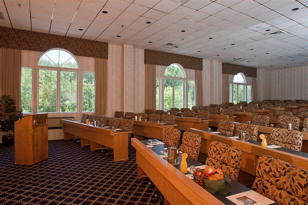 Westford Regency Inn & Conference Center Экстерьер фото