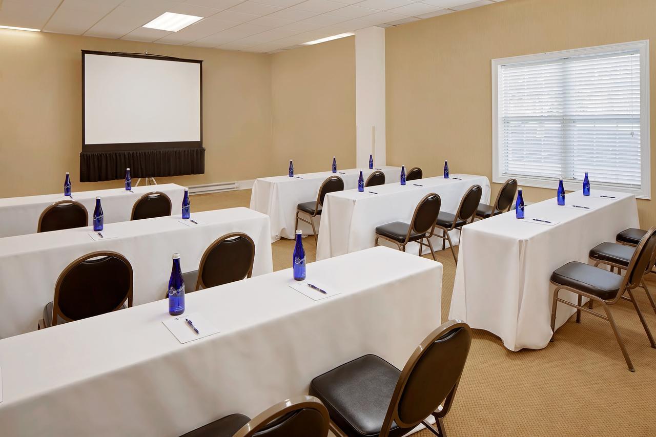 Westford Regency Inn & Conference Center Экстерьер фото